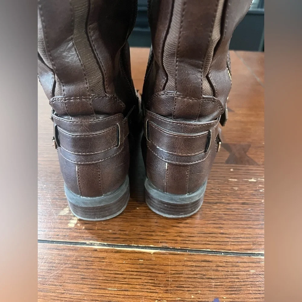 👢 G by GUESS Harson Tall Riding Boots Buckle Detail Brown, size 8 - Picture 7 of 14